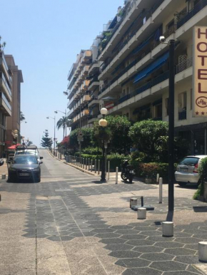Studio carré d'or situé à 50 m de la plage